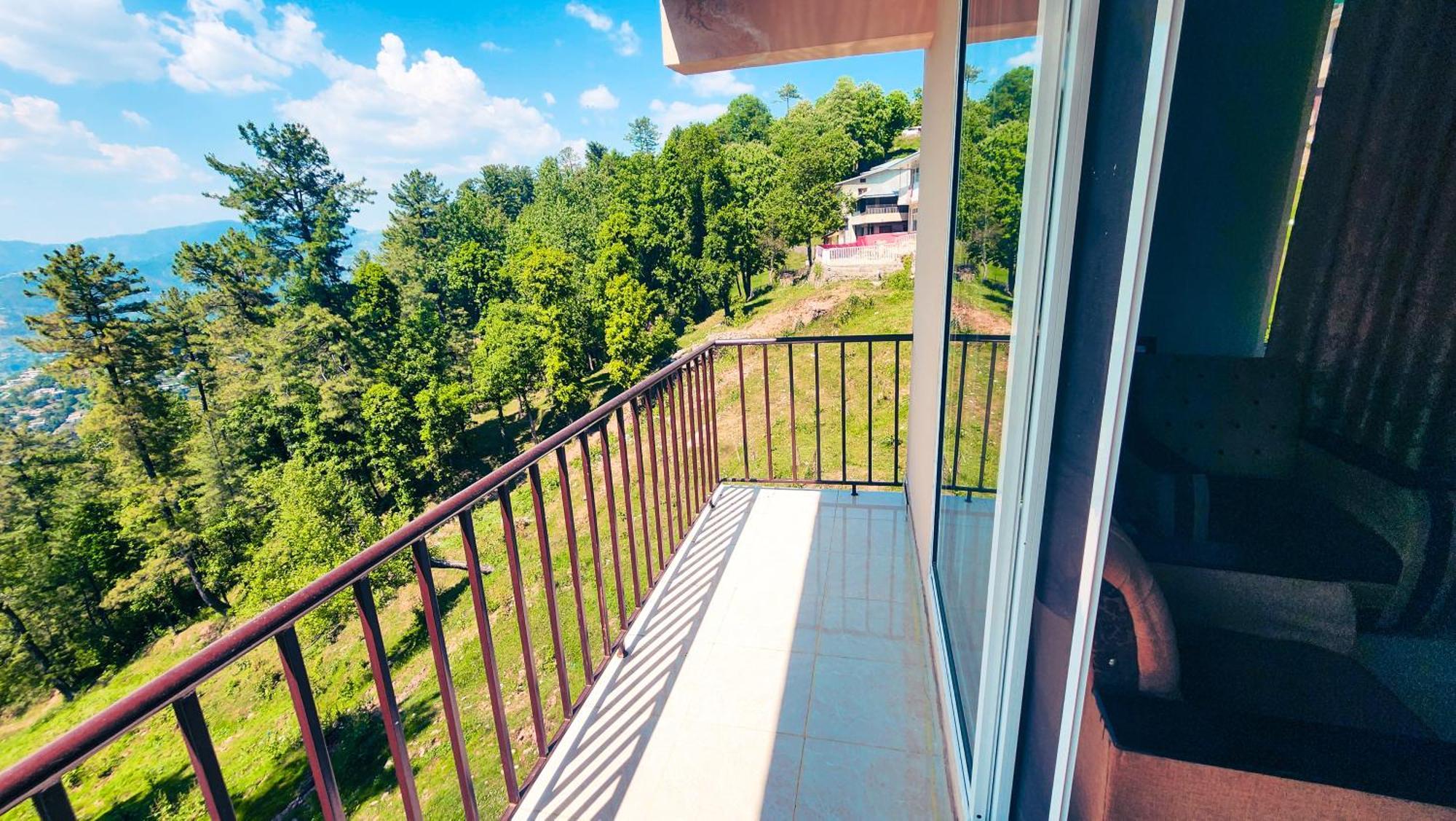 Aqua Apartment Murree Ngoại thất bức ảnh
